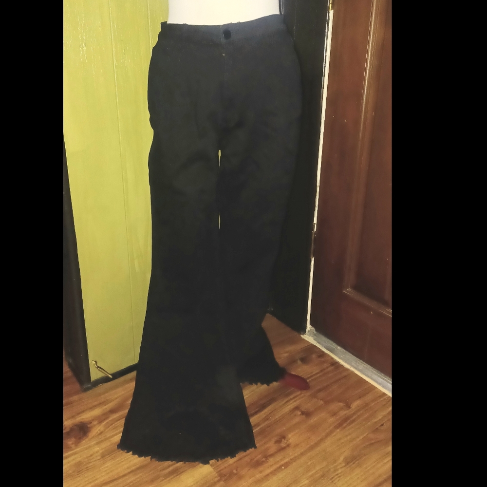 Widow flare high waist shark bite jeans